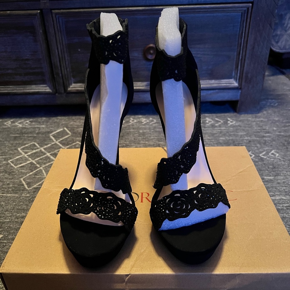 Chic Black Lace Women's Heels